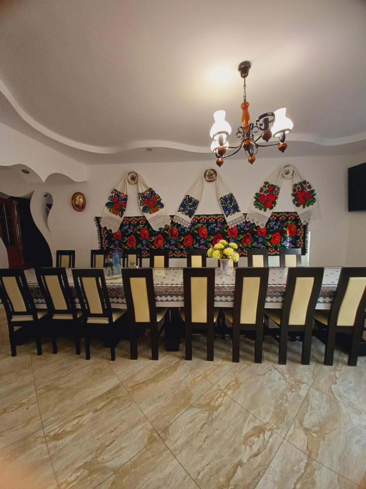 Sub Creasta Cocosului Hotel Breb Bagian luar foto