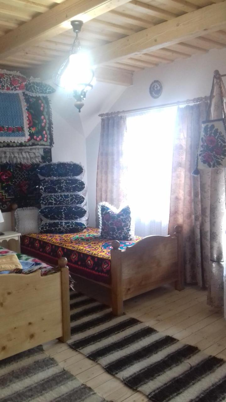 Sub Creasta Cocosului Hotel Breb Bagian luar foto
