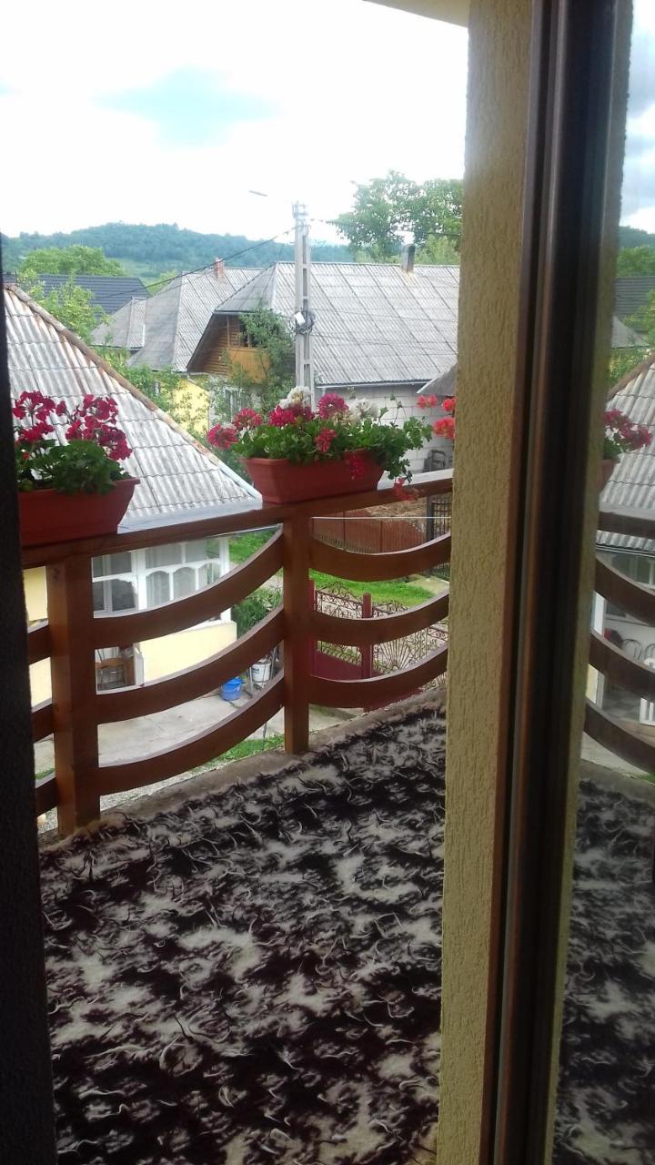 Sub Creasta Cocosului Hotel Breb Bagian luar foto