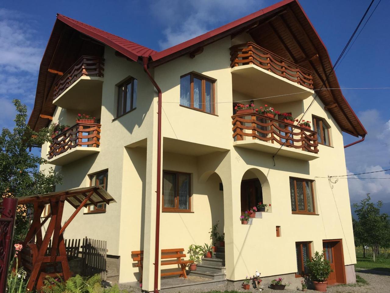 Sub Creasta Cocosului Hotel Breb Bagian luar foto