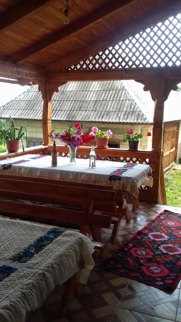 Sub Creasta Cocosului Hotel Breb Bagian luar foto