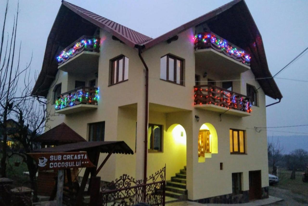Sub Creasta Cocosului Hotel Breb Bagian luar foto